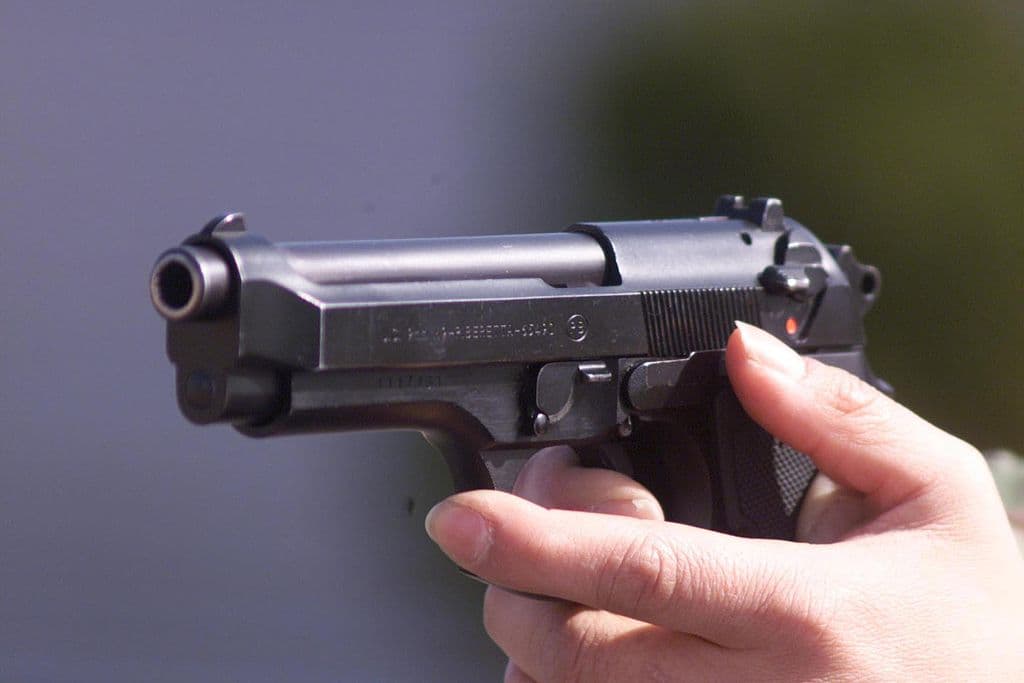ベレッタM9射撃画像