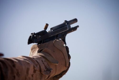 ベレッタM9射撃画像