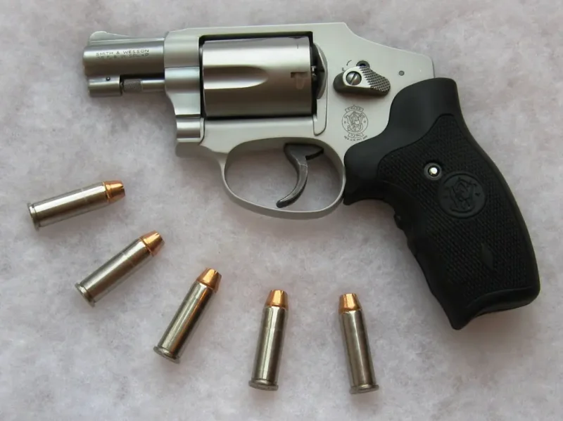 S&W642リボルバー画像