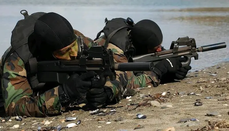 FN P90画像