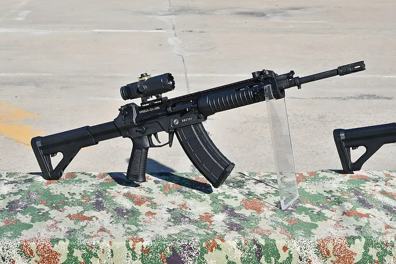 191型5.8mm自動歩槍画像